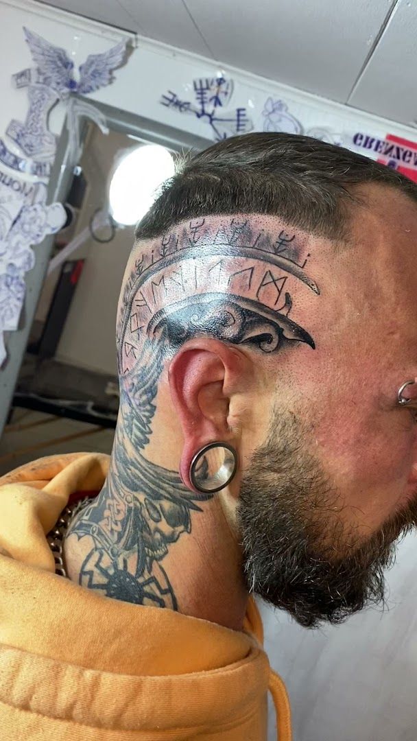 a man with a narben tattoo on his head, osterholz, germany