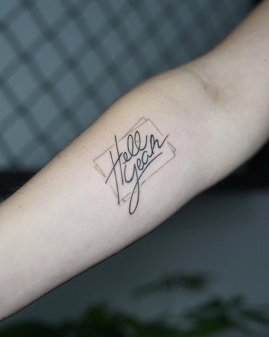 a cover-up tattoo with the word hello on it, hamburg, germany