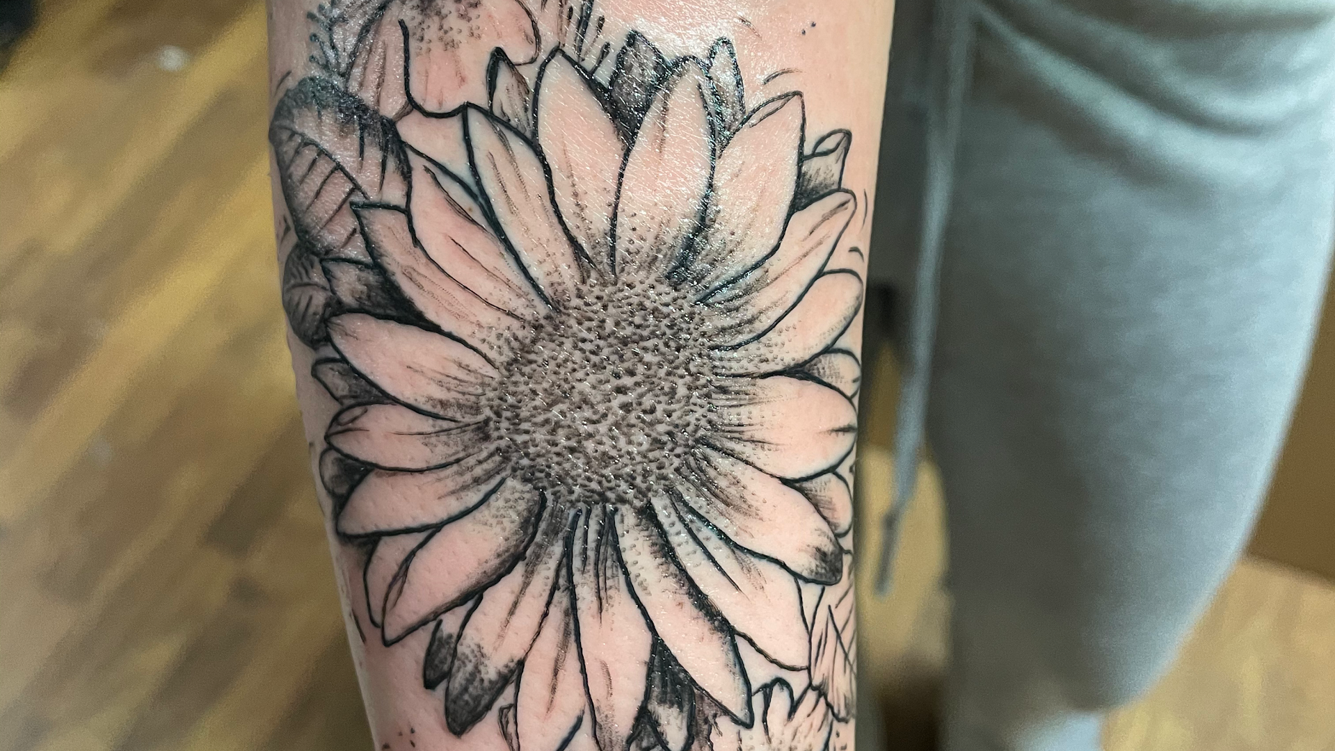 a black and white flower cover-up tattoo on the forearm, bonn, germany