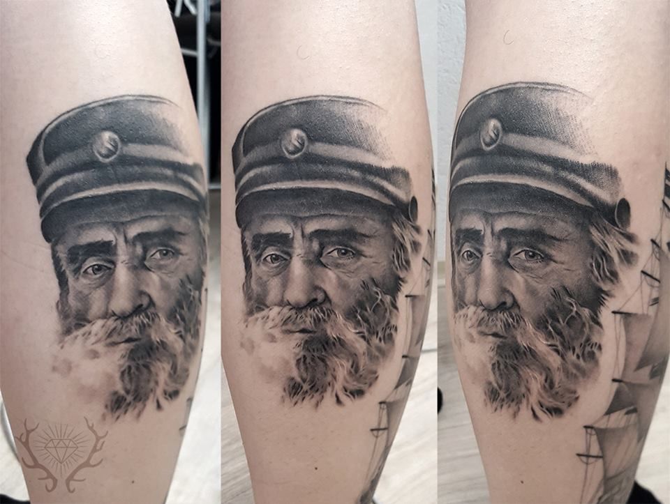 a man with a beard and a hat on his leg