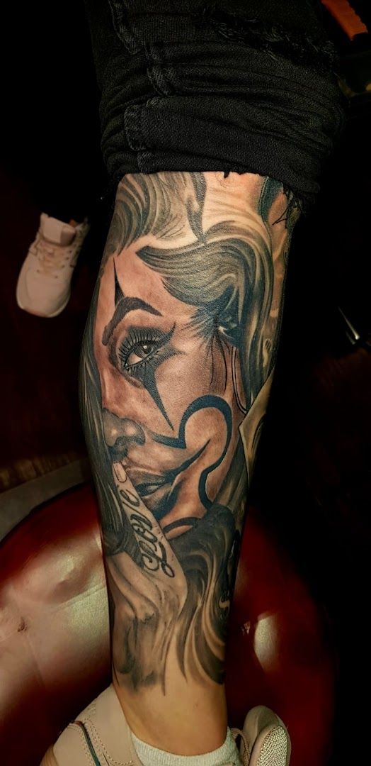 a woman's face with a snake japanische tattoos in leipzig on her leg, sonneberg, germany