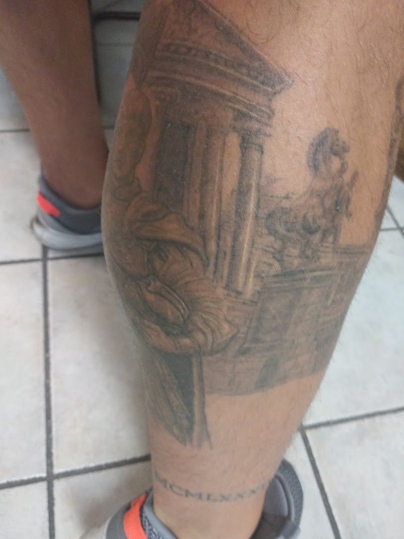 a man with a narben tattoo on his leg, saalekreis, germany