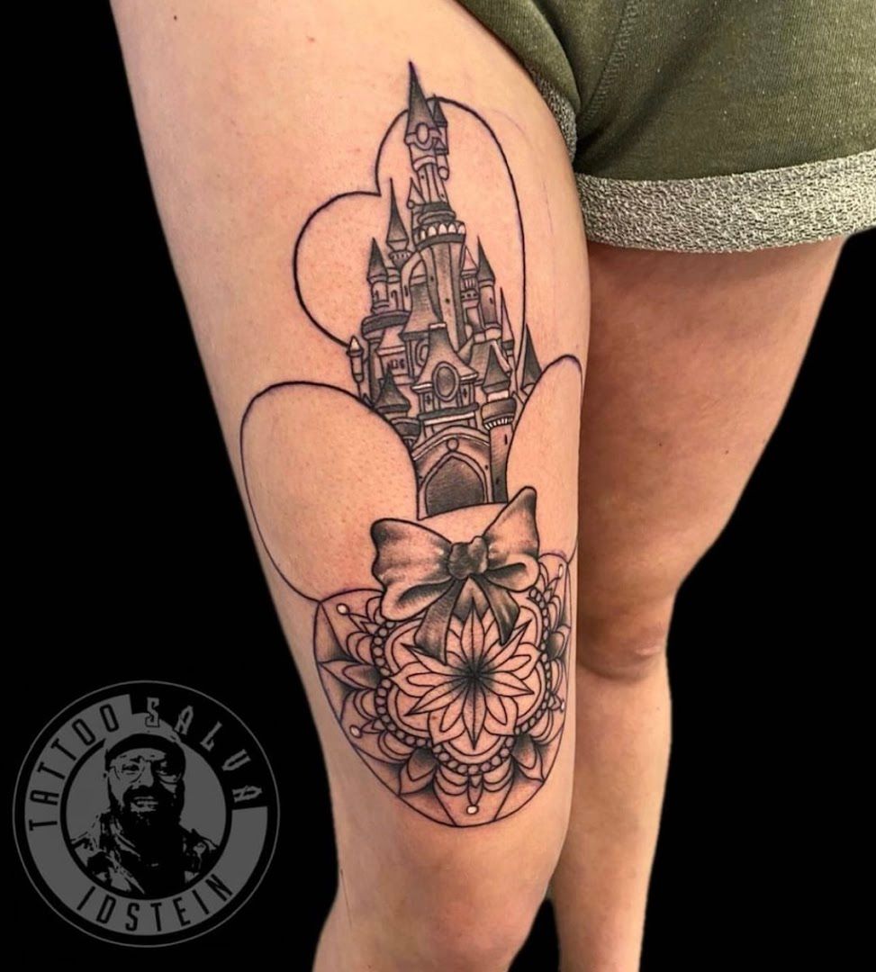 a narben tattoo of a castle with a flower on the leg, rheingau-taunus-kreis, germany