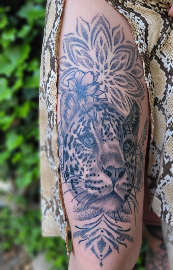 a woman with a narben tattoo on her arm, kreisfreie stadt braunschweig, germany