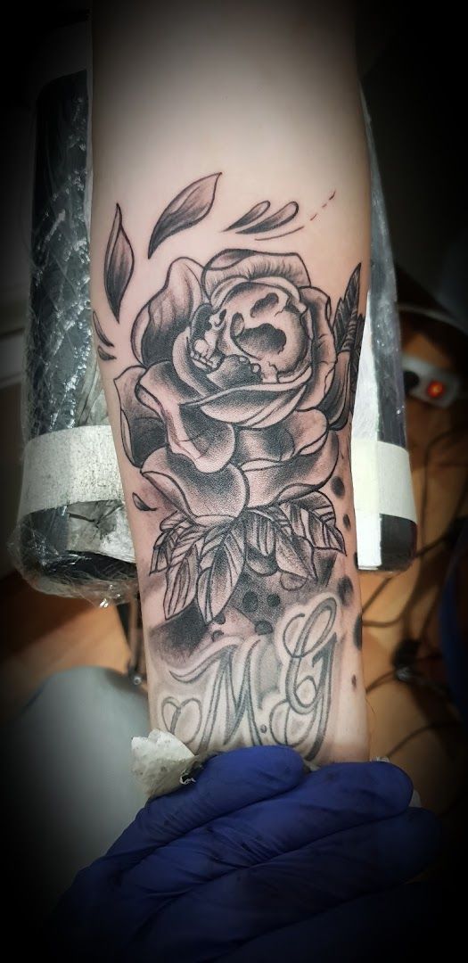 a black and white rose cover-up tattoo on the leg, uckermark, germany
