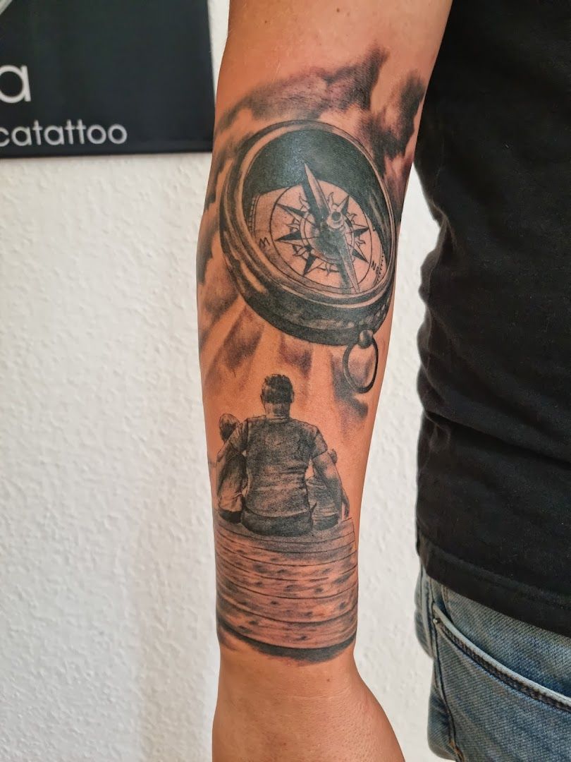 a man with a compass narben tattoo on his arm, hamelin-pyrmont, germany