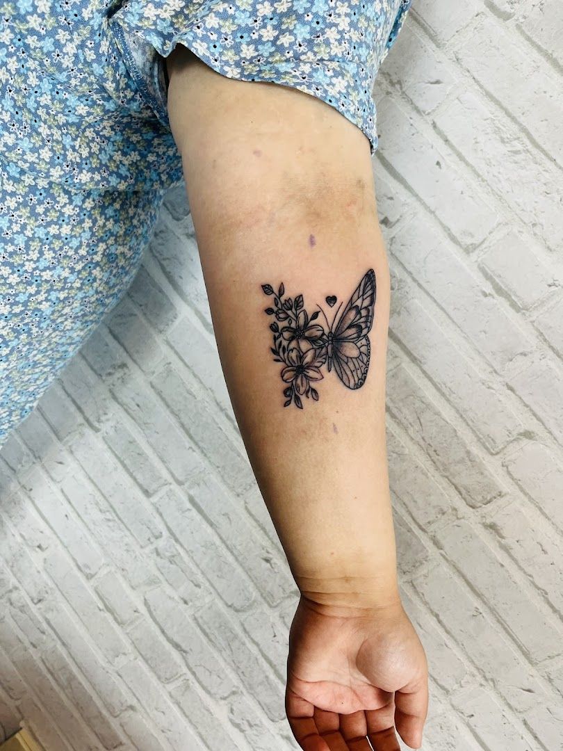 a black and white butterfly narben tattoo on the forearm, ostallgäu, germany