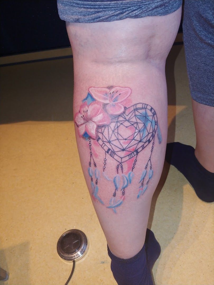 a narben tattoo with a heart and a dream catcher, vogelsbergkreis, germany