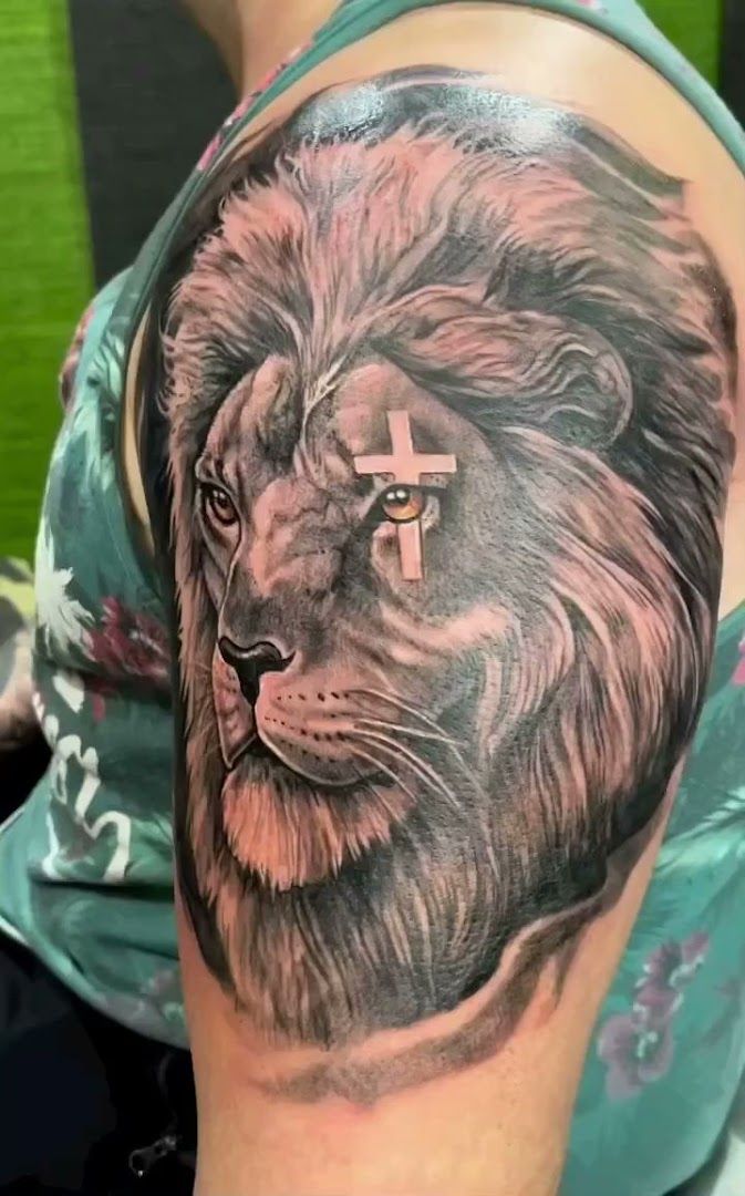 a lion narben tattoo on the arm, bonn, germany
