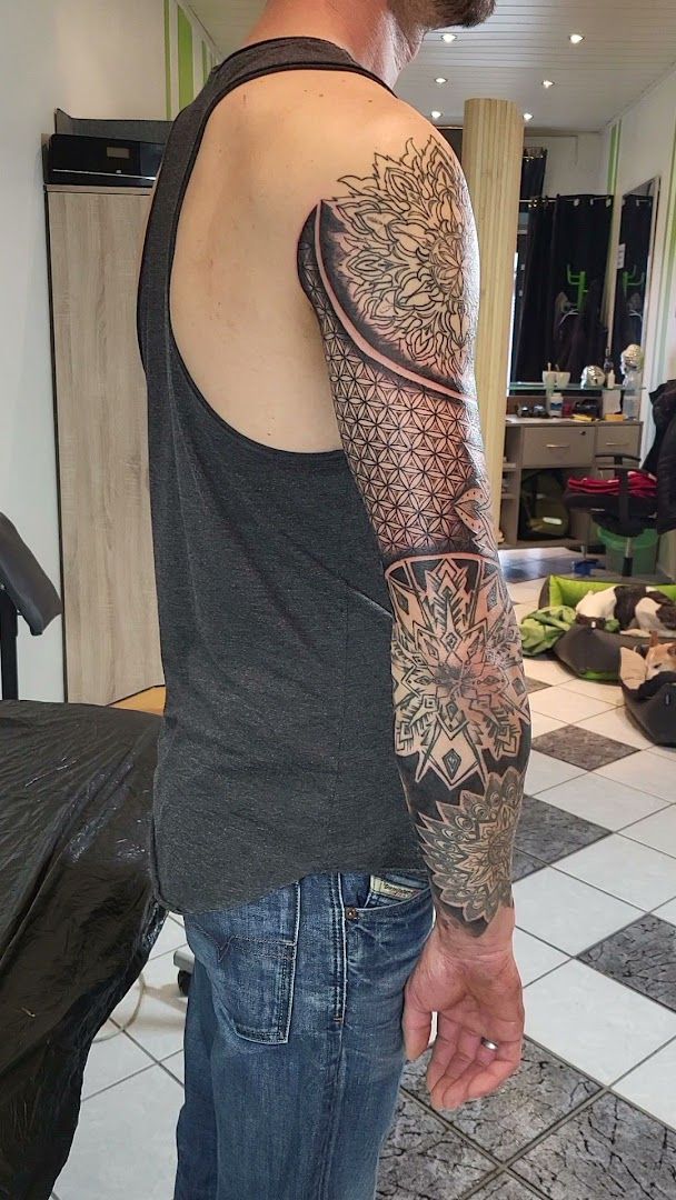 a man with a narben tattoo on his arm, nürnberger land, germany