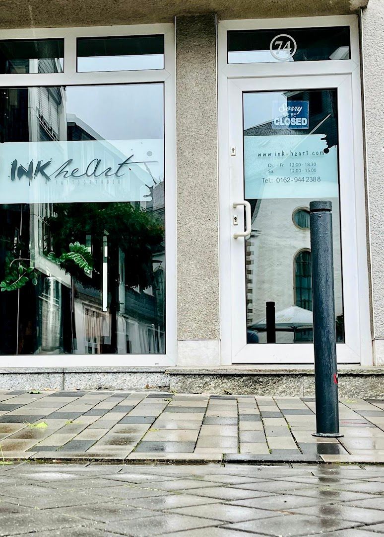 a storefront with a sign that says,'the best place to shop '