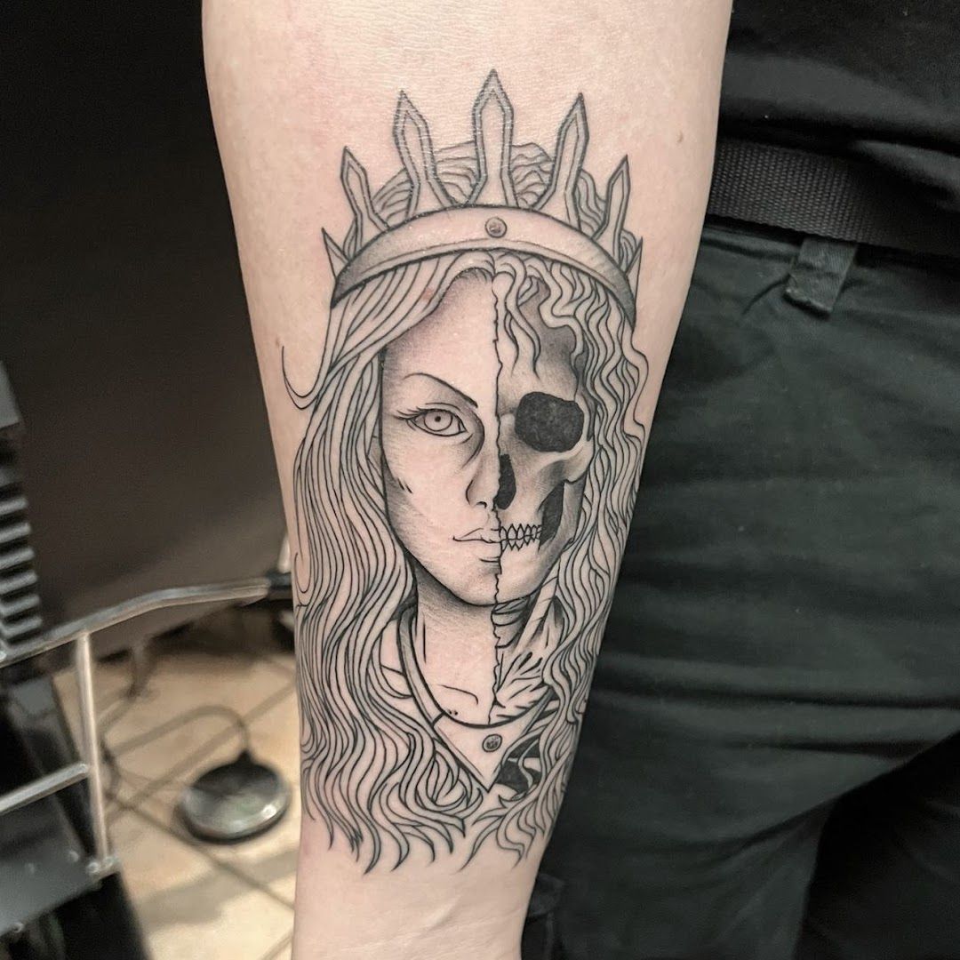 a woman with a crown portrait tattoos on her arm, märkischer kreis, germany