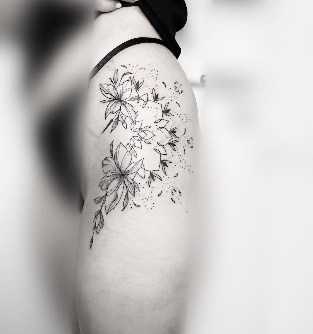 a woman's thigh with a black and white flower narben tattoo, ludwigsburg, germany