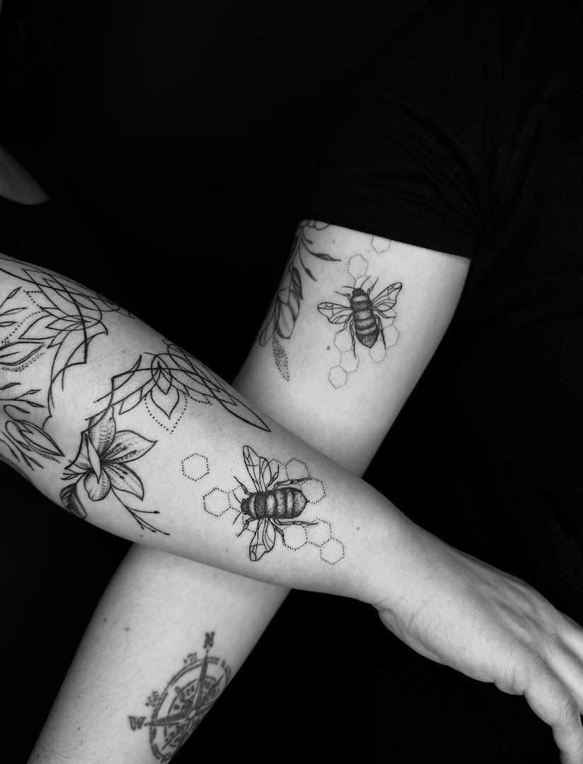 a woman with a japanische tattoos in leipzig on her arm, saarlouis, germany