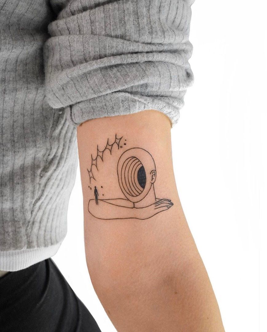 a woman's arm with a small narben tattoo of a snail, frankfurt, germany