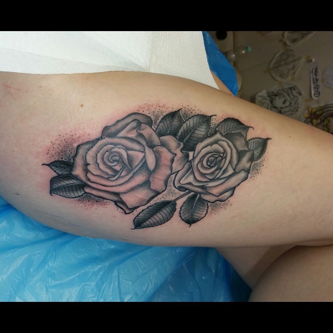 a narben tattoo of two roses on the thigh, main-kinzig-kreis, germany