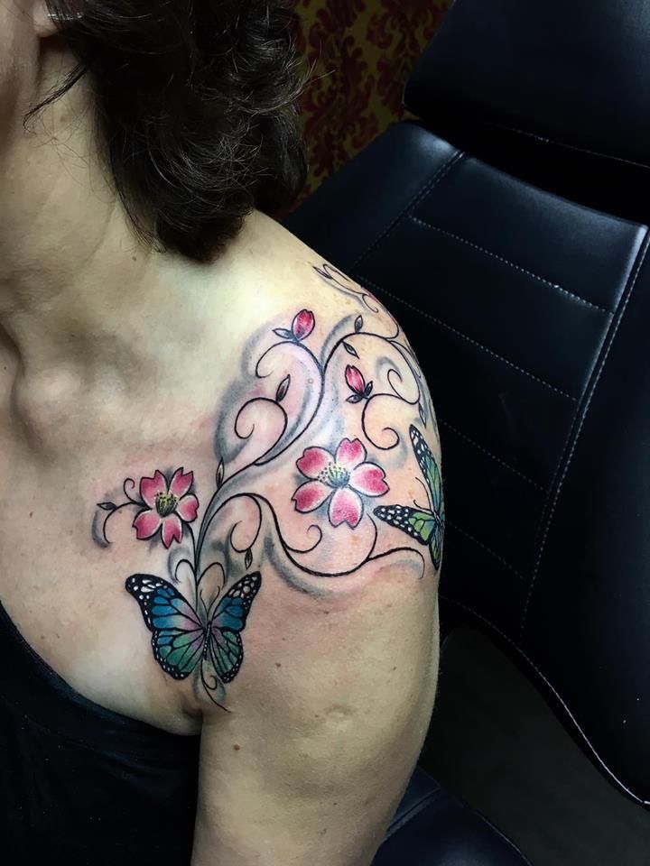 a woman with a butterfly narben tattoo on her shoulder, greiz, germany