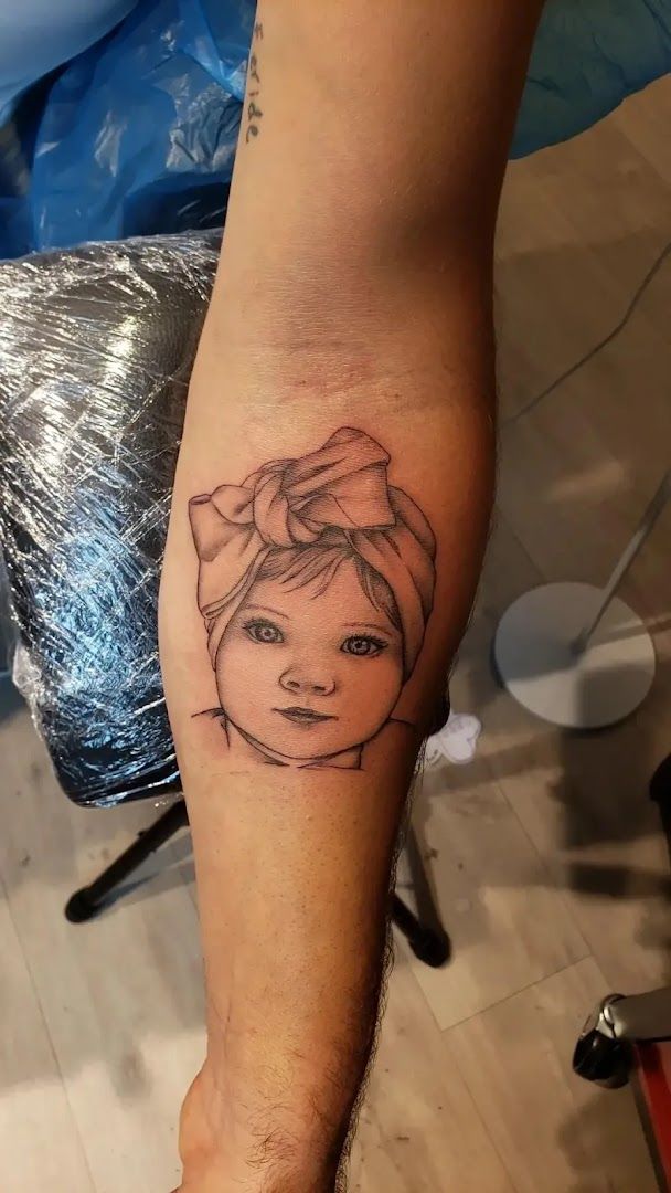 a narben tattoo of a girl with a bow on her head, dresden, germany