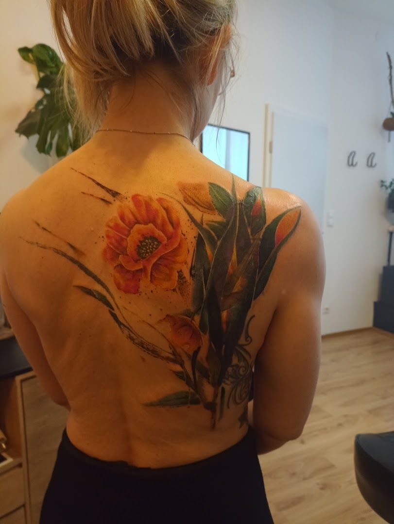 a woman with a flower narben tattoo on her back, kreisfreie stadt koblenz, germany