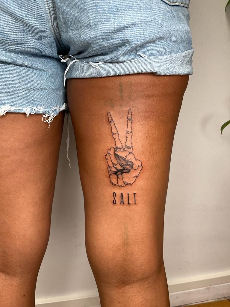 a woman's legs with a narben tattoo on the thigh, stuttgart, germany