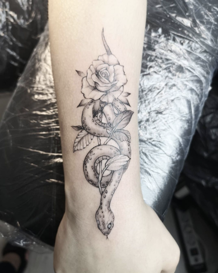 a narben tattoo of a woman with a rose on her arm, bochum, germany