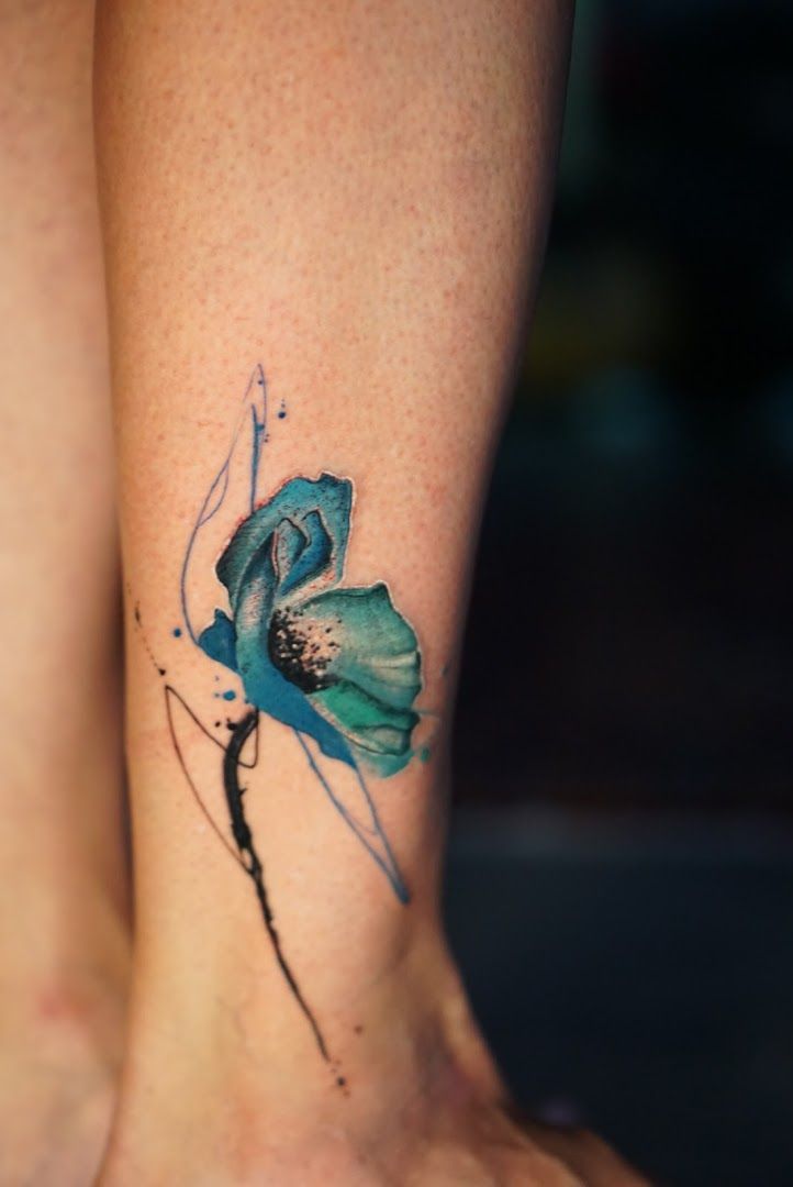 a blue flower narben tattoo on the ankle, kreisfreie stadt heilbronn, germany