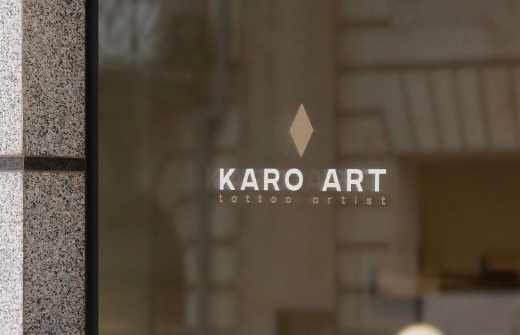 a sign that says kart on it