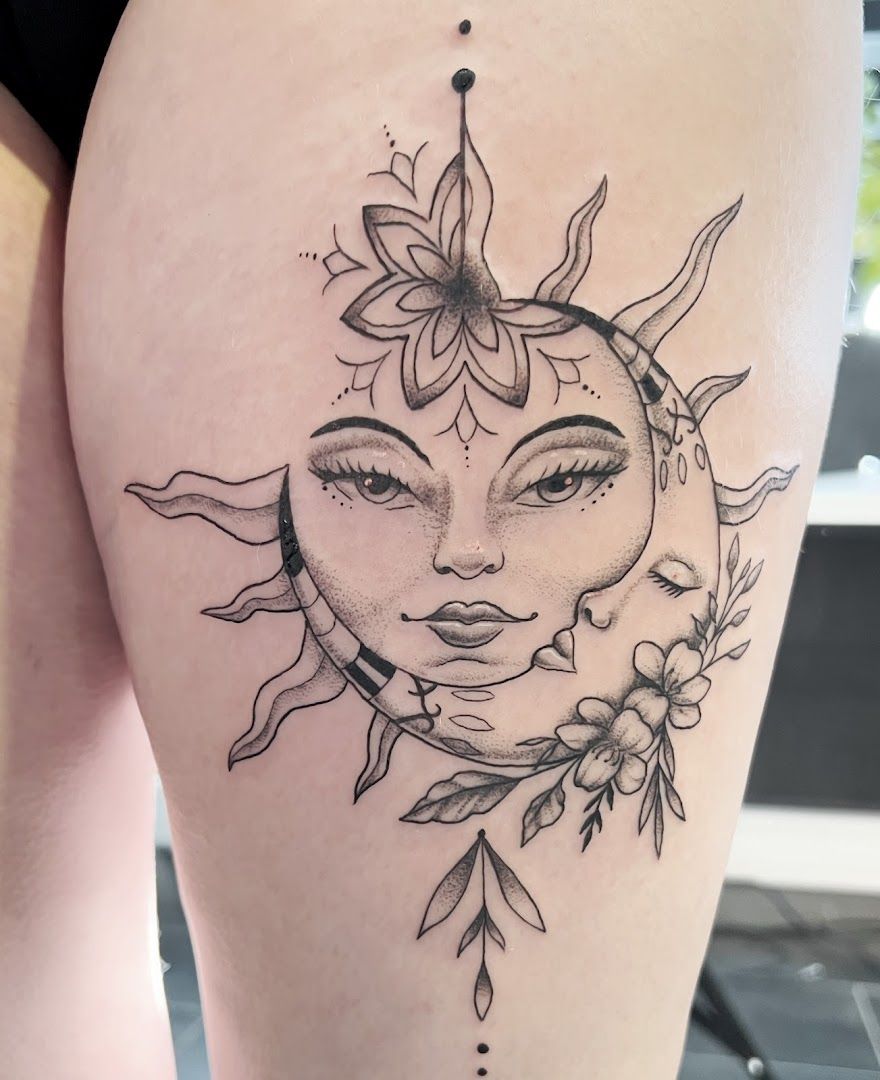 a sun and moon narben tattoo on the thigh, aurich, germany