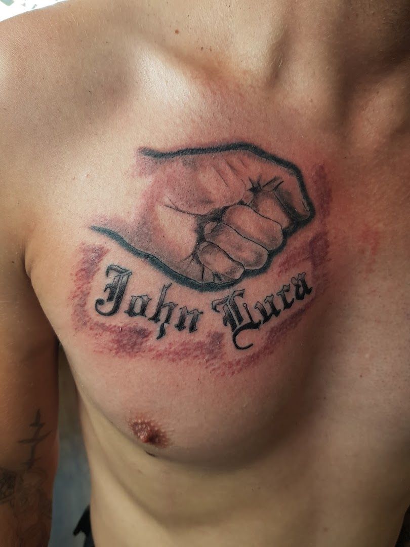 a man with a narben tattoo on his chest, oder-spree, germany