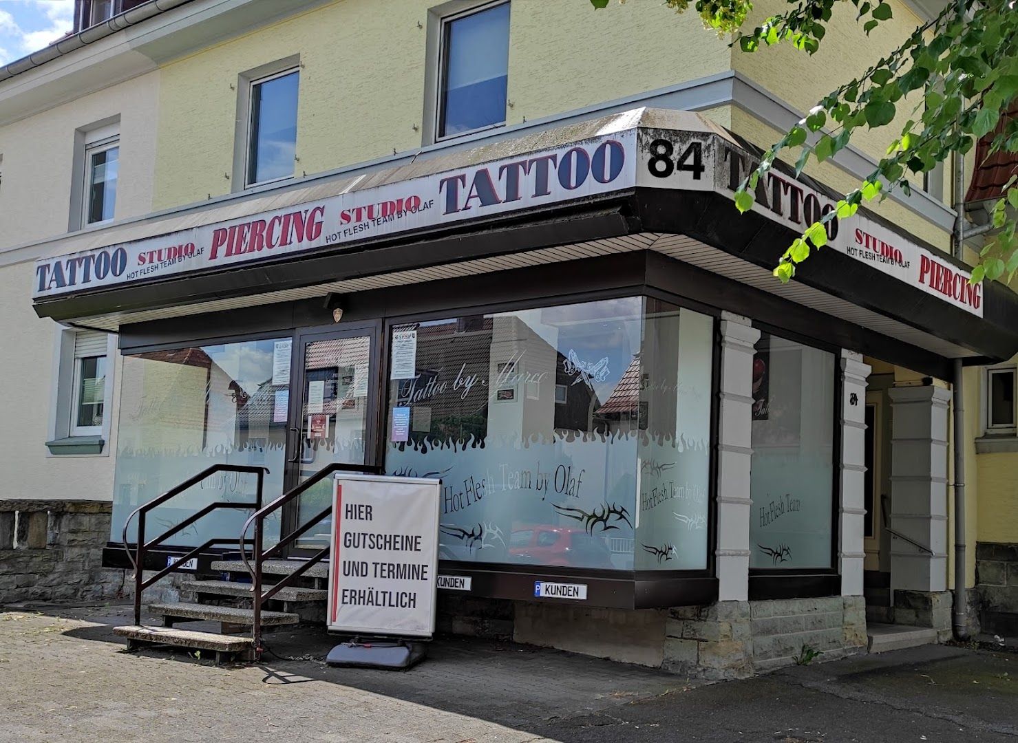 a building with a sign that says narben tattoo, soest, germany