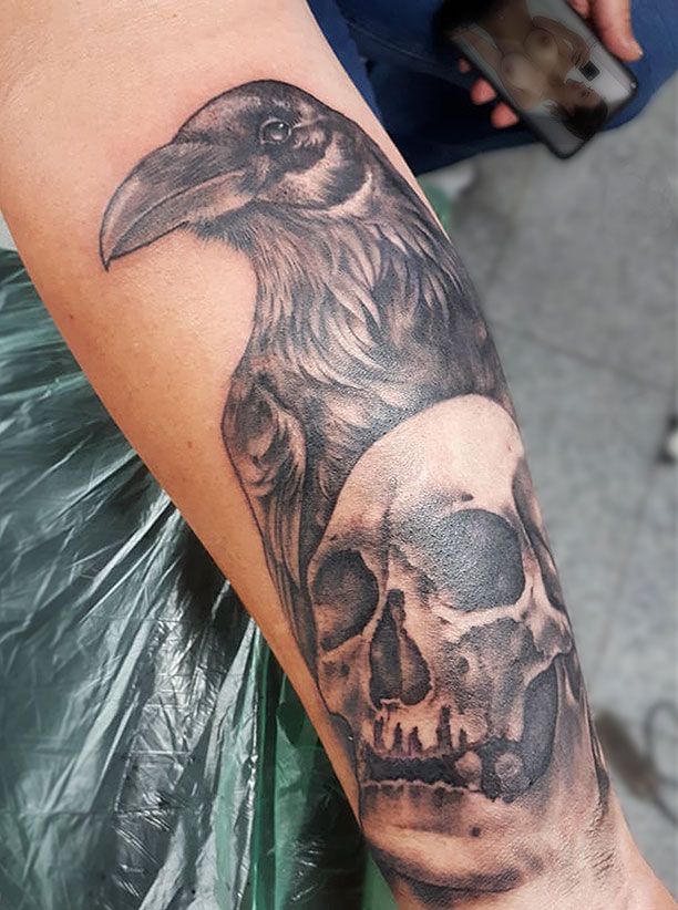 a narben tattoo of a raven and a skull, essen, germany