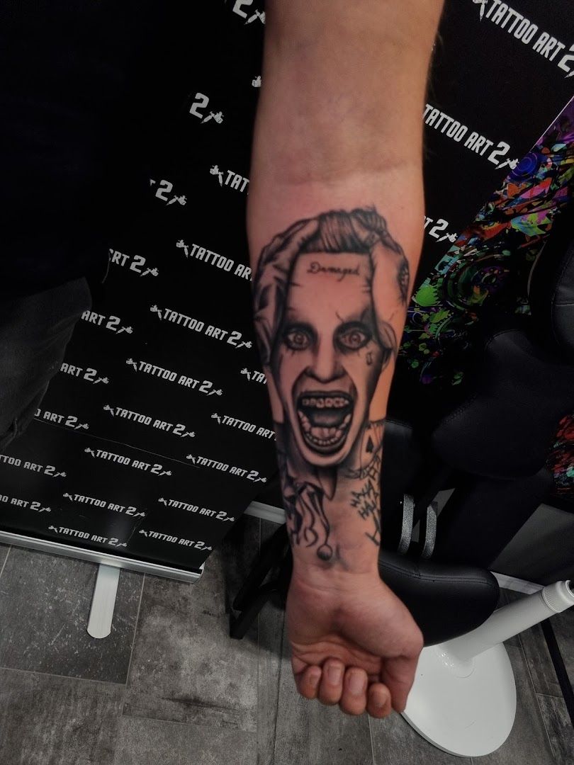 a japanische tattoos in leipzig artist holding a tattoo on his arm, delmenhorst, germany