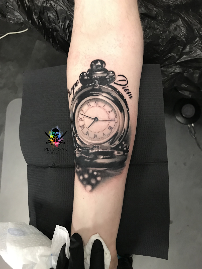 a japanische tattoos in leipzig of a clock on the arm, minden-lübbecke, germany