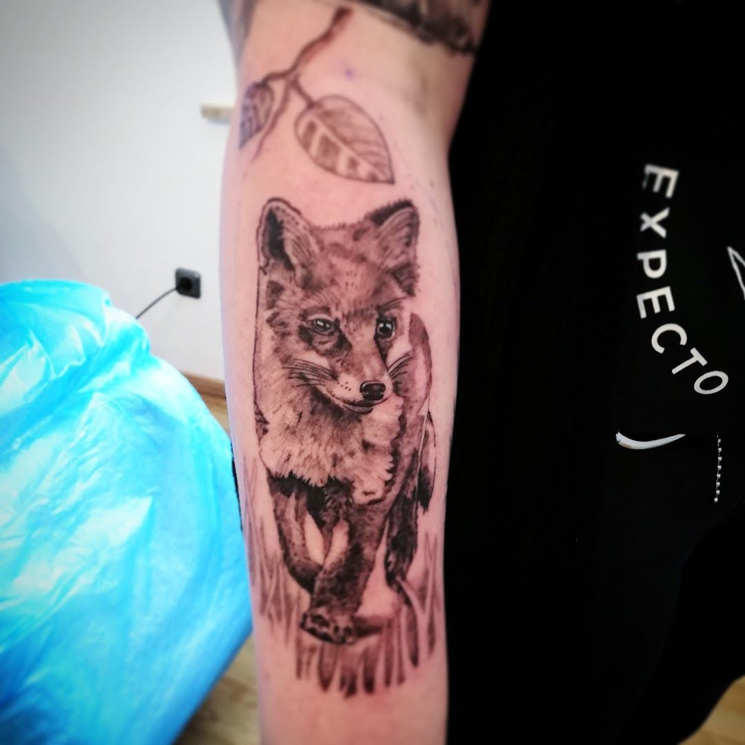 a cover-up tattoo of a fox on the arm, regen, germany