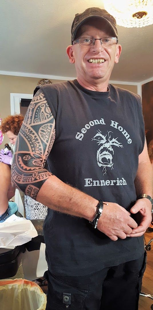 a man with narben tattoos on his arm and arm, erding, germany