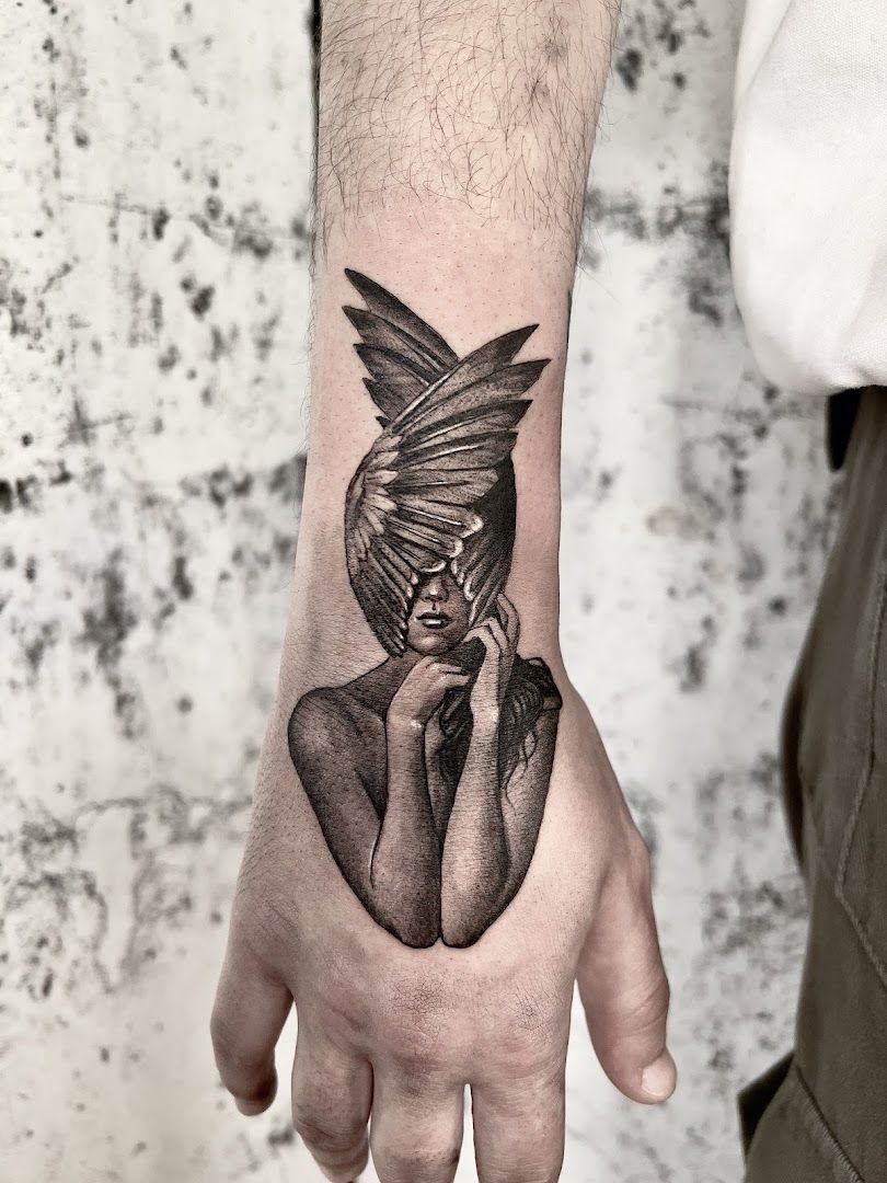 a man's hand with a cover-up tattoo of a woman's face, frankfurt, germany