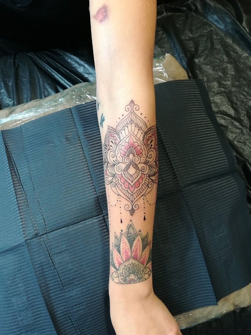 a woman's arm with a narben tattoo on it, darmstadt-dieburg, germany