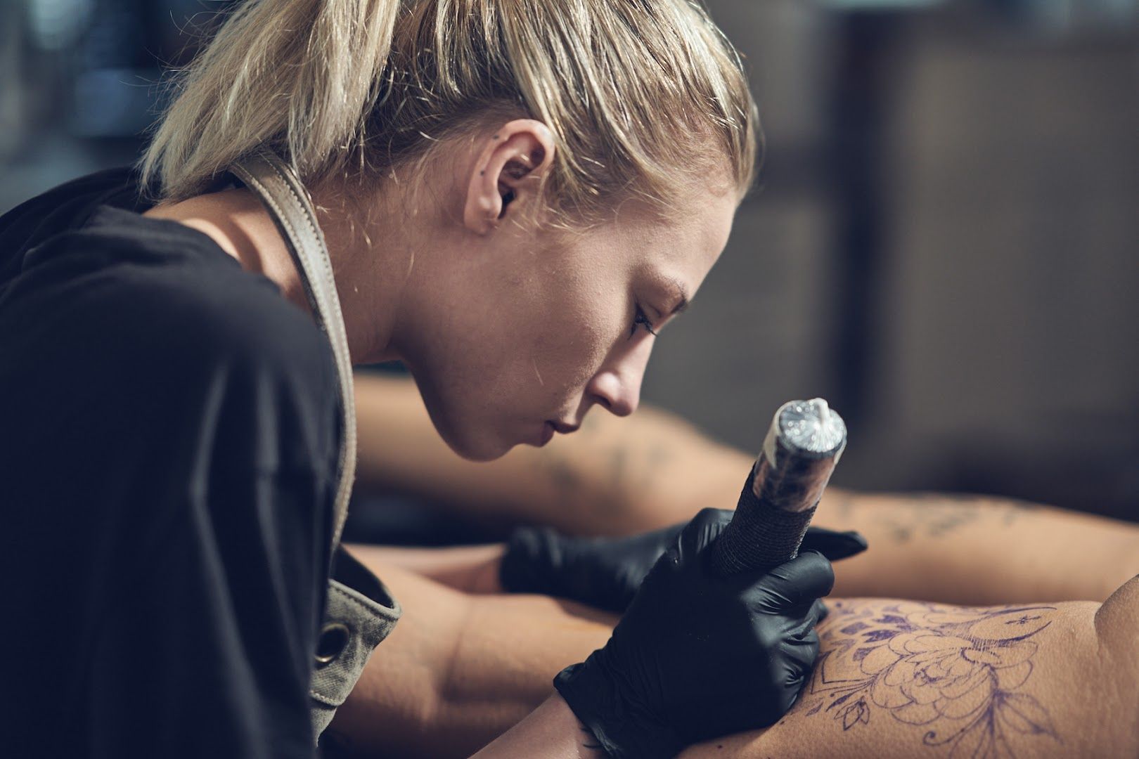 a man getting a narben tattoo on his arm, dortmund, germany