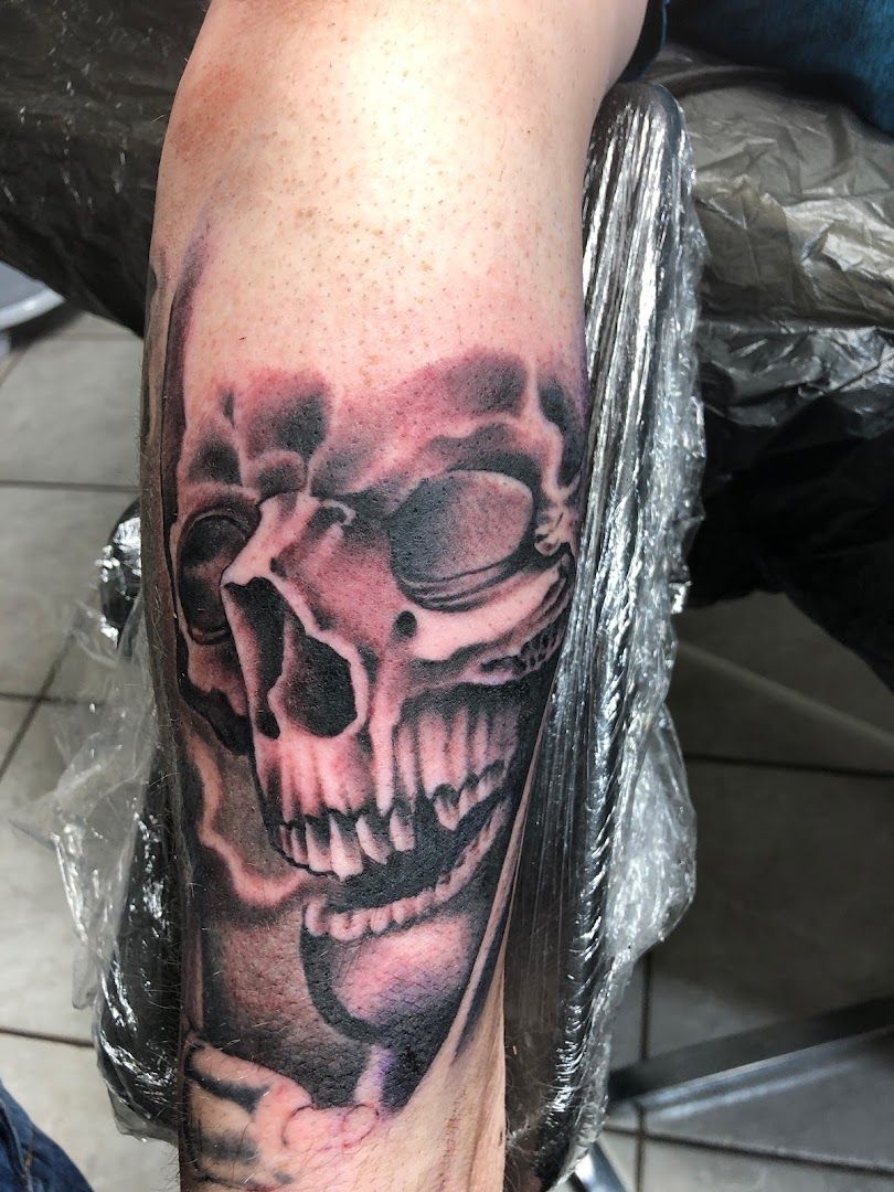 a skull japanische tattoos in leipzig on the arm, dresden, germany