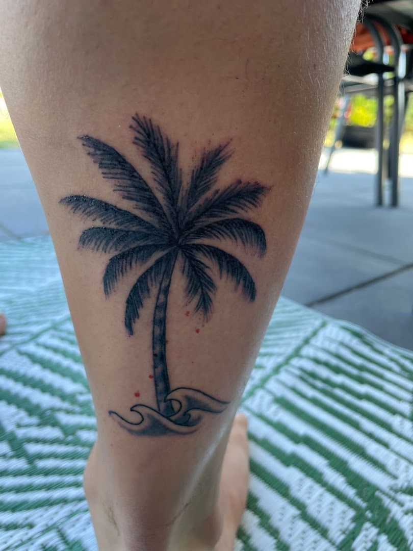 a palm tree narben tattoo on the leg, rhein-erft district, germany