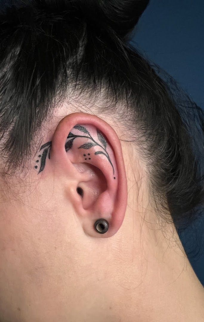 a woman with a black and white narben tattoo behind her ear, mittelsachsen, germany