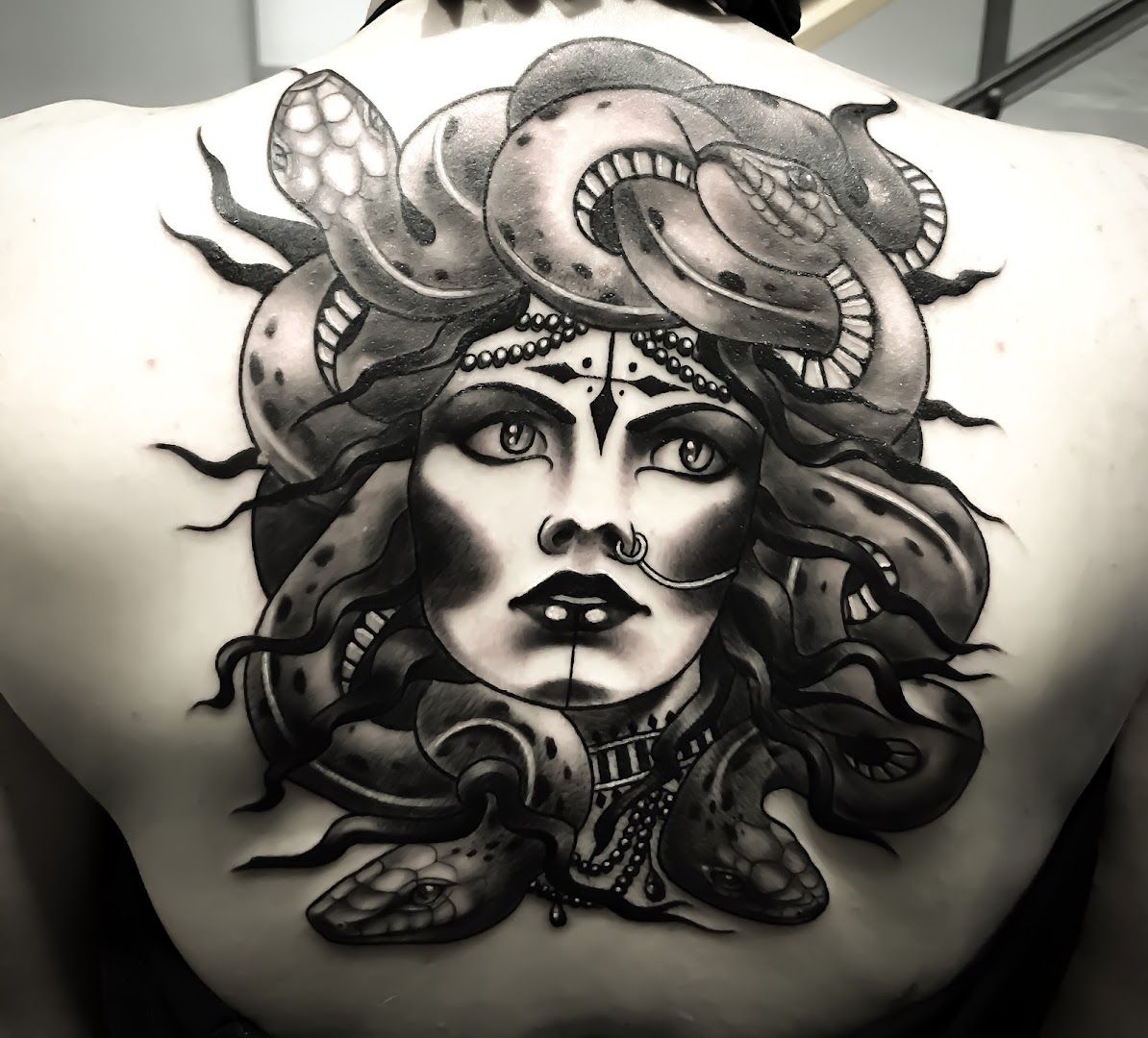 a woman with a snake cover-up tattoo on her back, frankfurt, germany