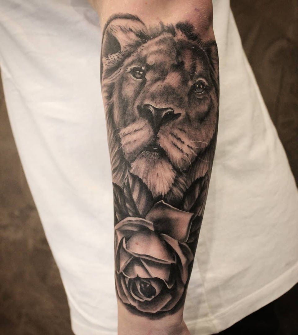 lion and rose cover-up tattoo, kreisfreie stadt bottrop, germany