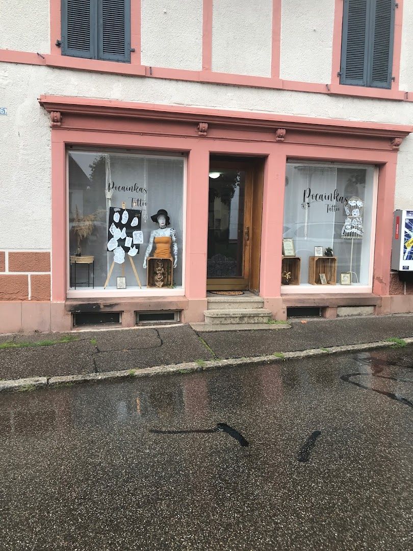 a storefront with a sign that says,'the shop is closed '