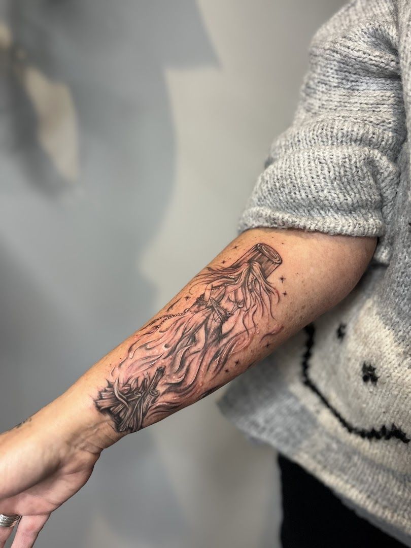 a woman's arm with a narben tattoo of a woman holding a baby, saarlouis, germany