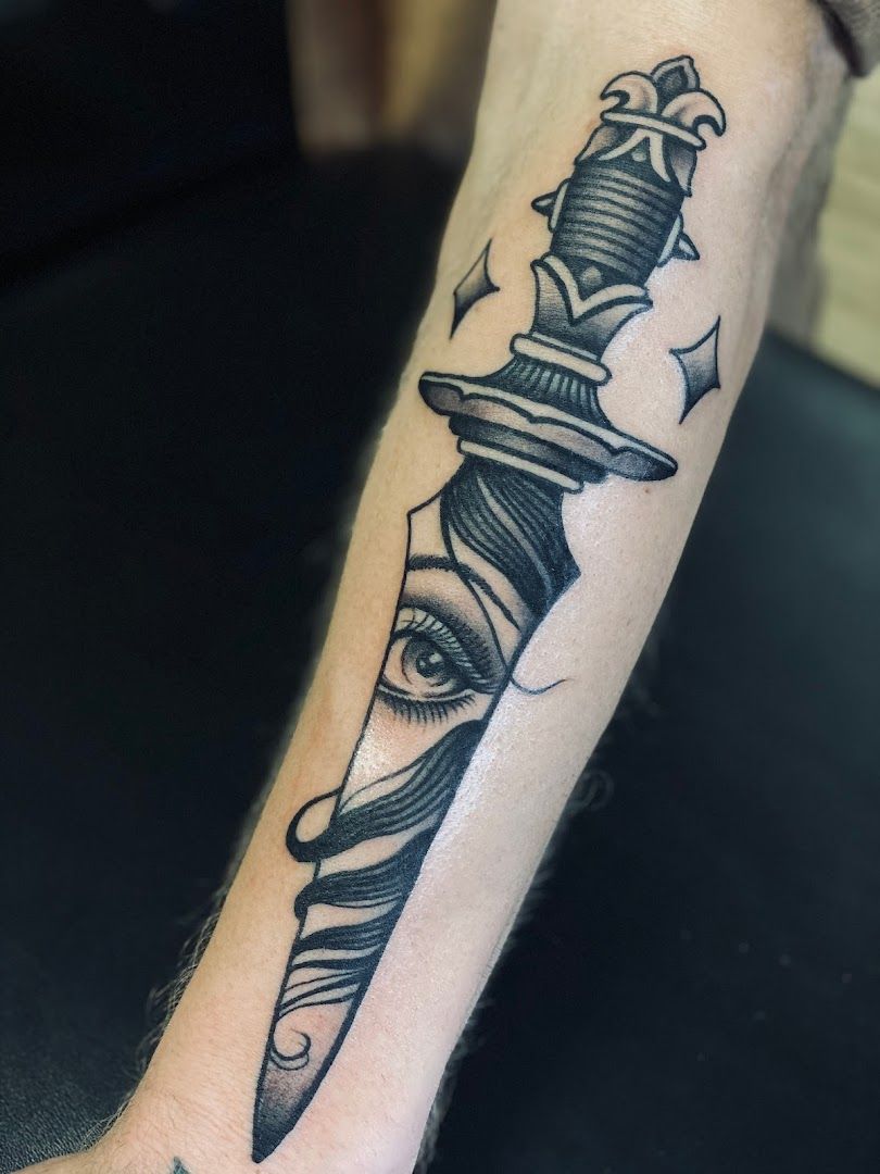 a realistic tattoos of a dagger with a man's face, marburg-biedenkopf, germany