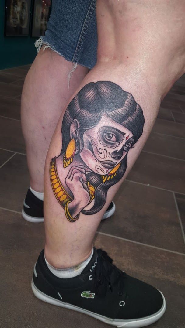 a trashpolka tattoos of a woman with a skull on her leg, ennepe-ruhr-kreis, germany