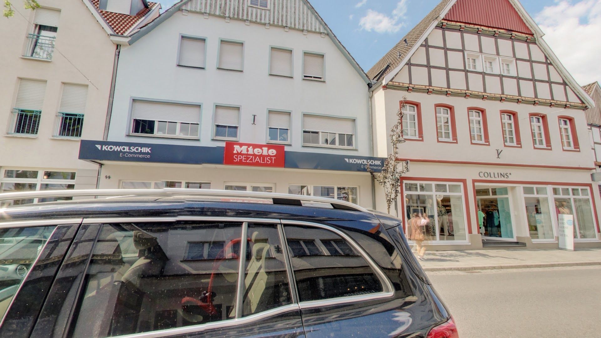 a car parked in front of a building