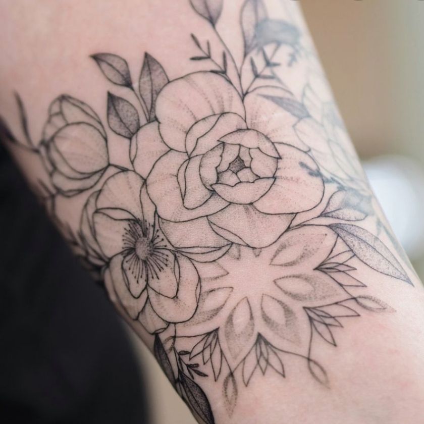 a narben tattoo with flowers on the arm, märkischer kreis, germany