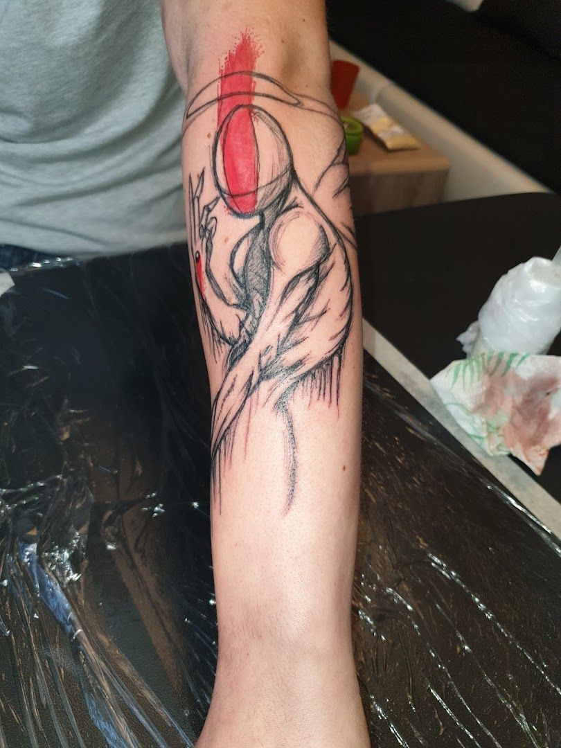 a narben tattoo artist with a red dot on his arm, märkischer kreis, germany